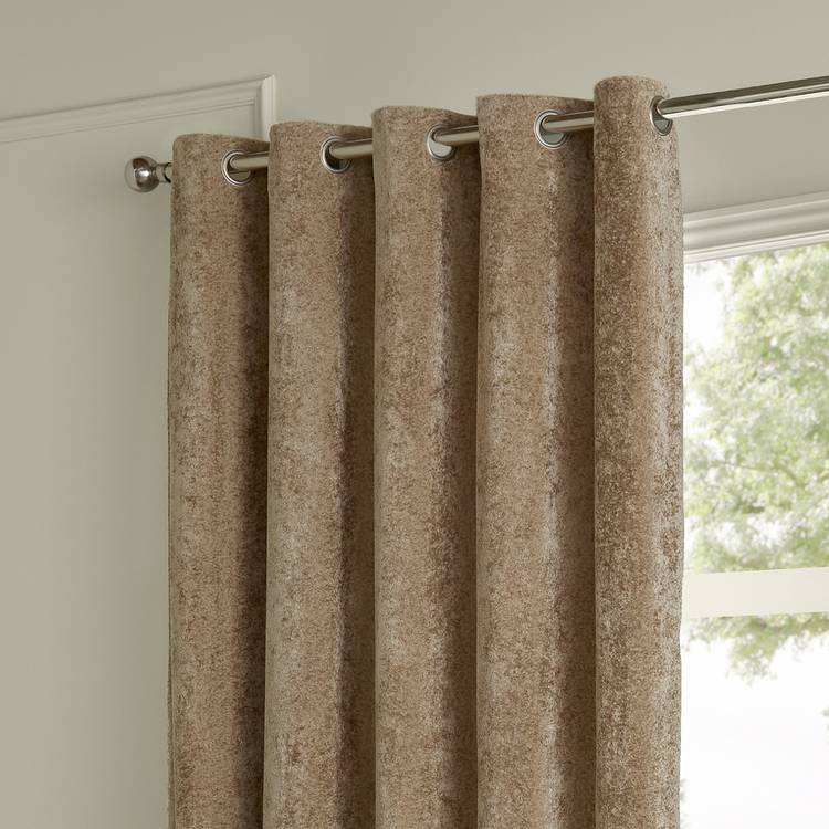 Paoletti velvet curtain Champagne 117x137cm - British product