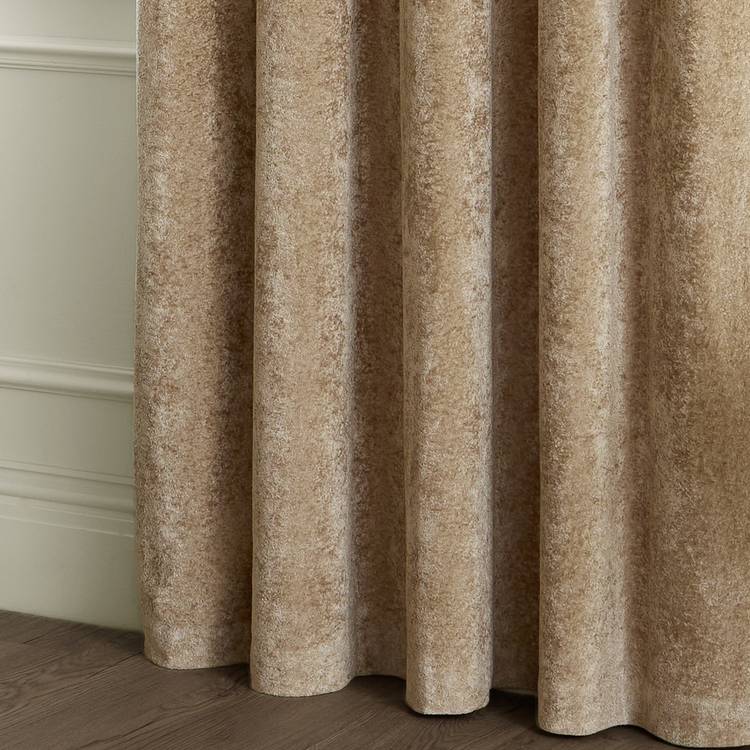 Paoletti velvet curtain Champagne 117x137cm - British product