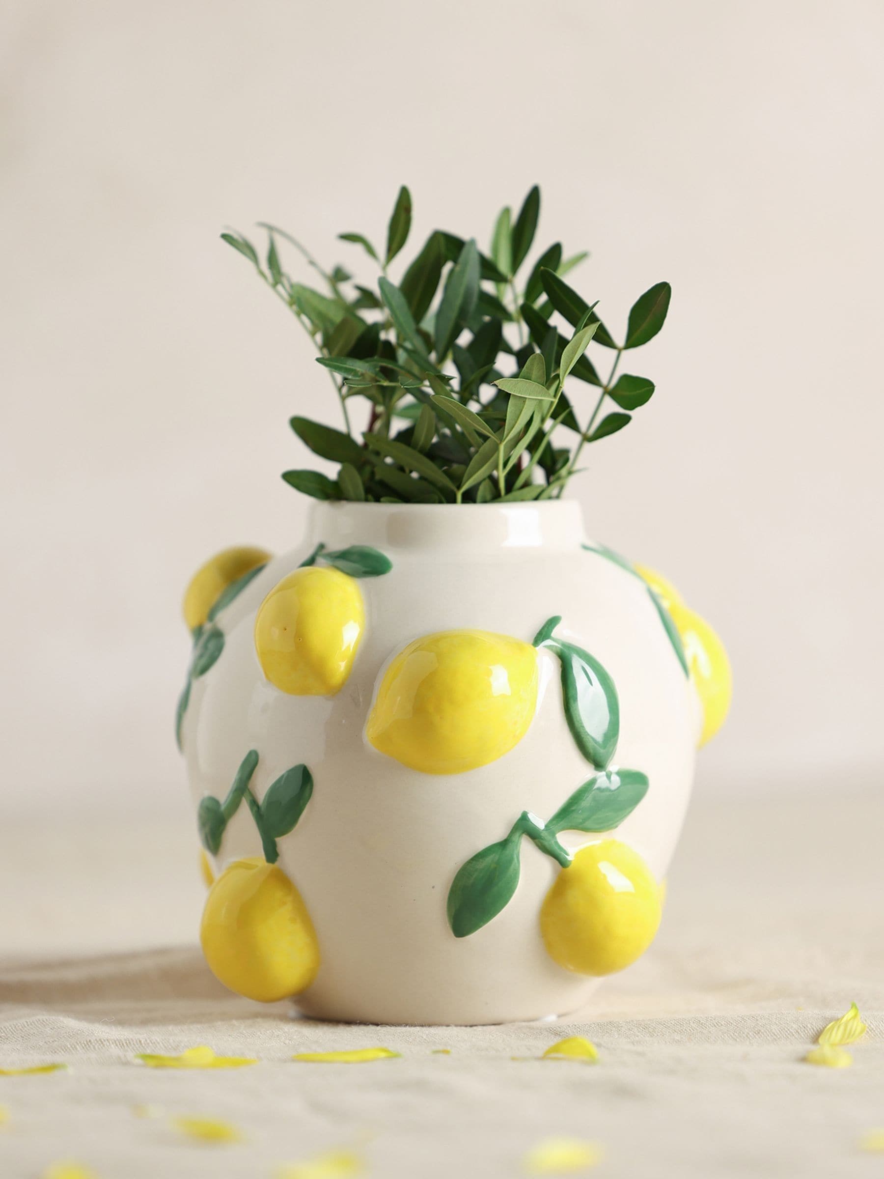 Widdop white ceramic vase with lemons - British product