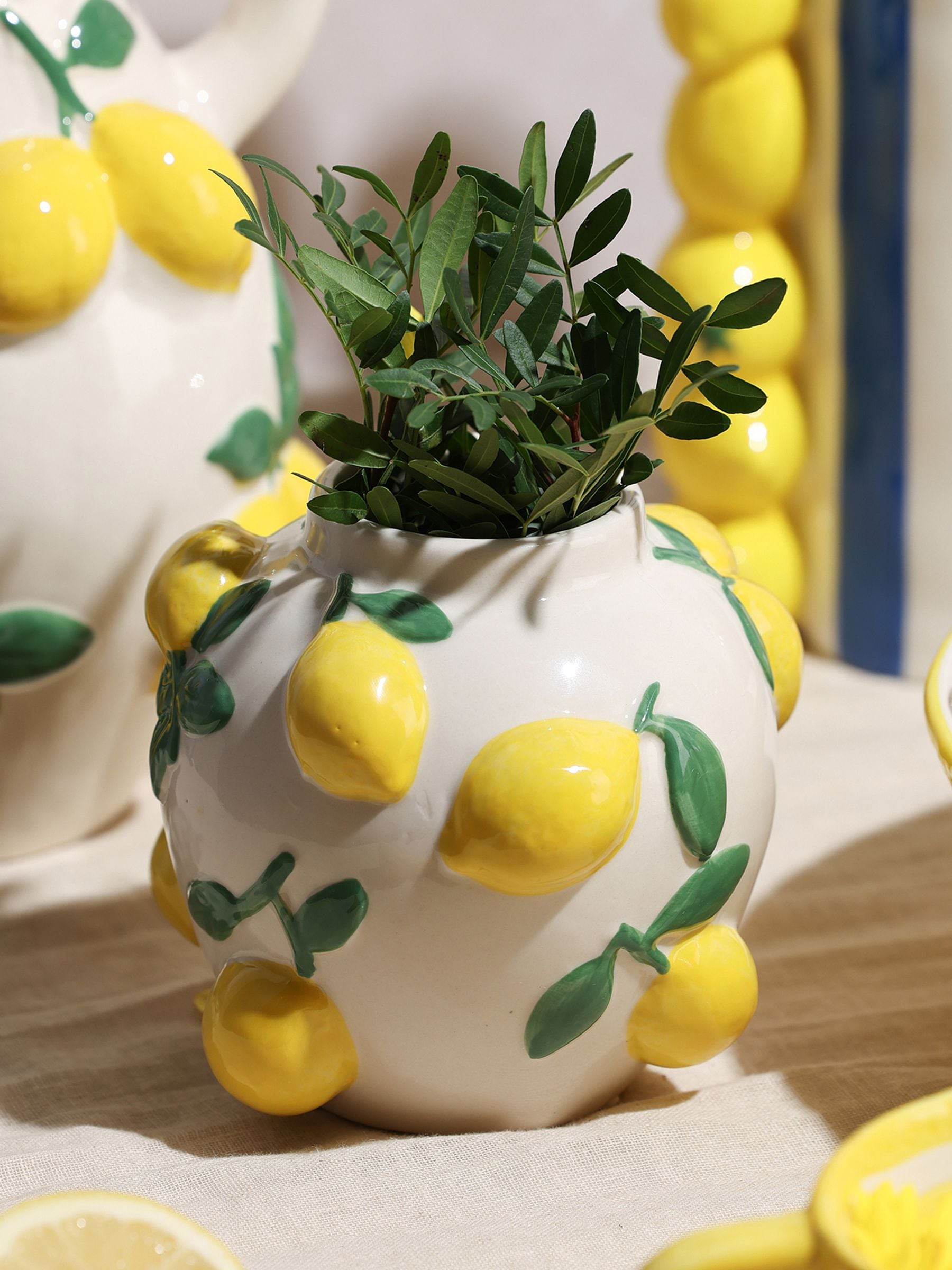 Widdop white ceramic vase with lemons - British product
