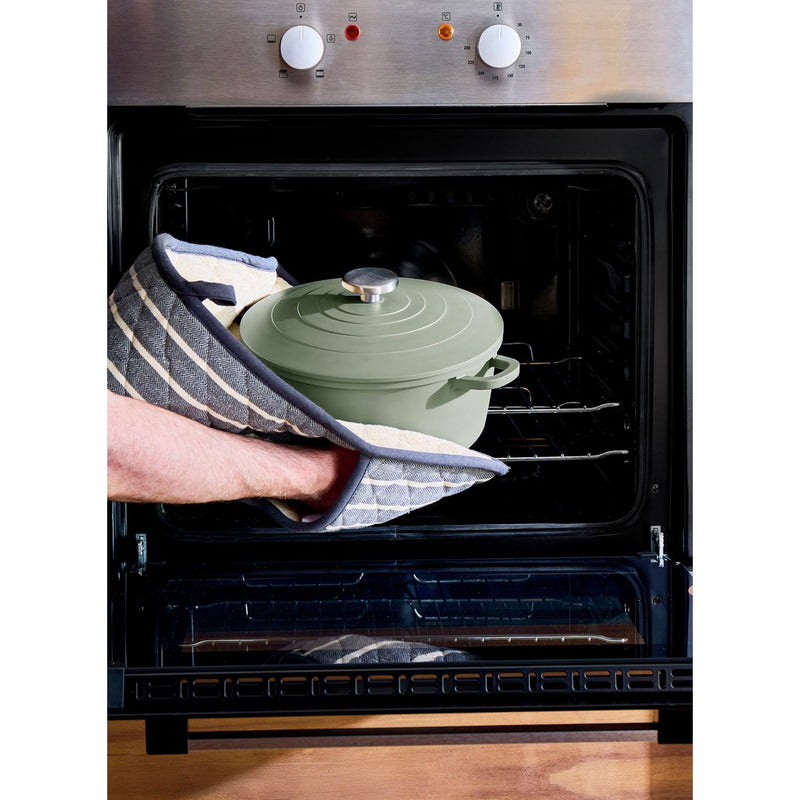 Morphy Richards green casserole dish 4.1 litre - British product