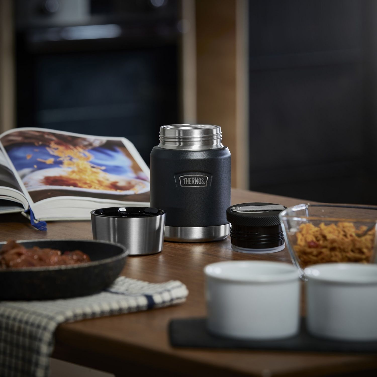 Thermos Icon Black Food Flask 470ml, imported from the UK