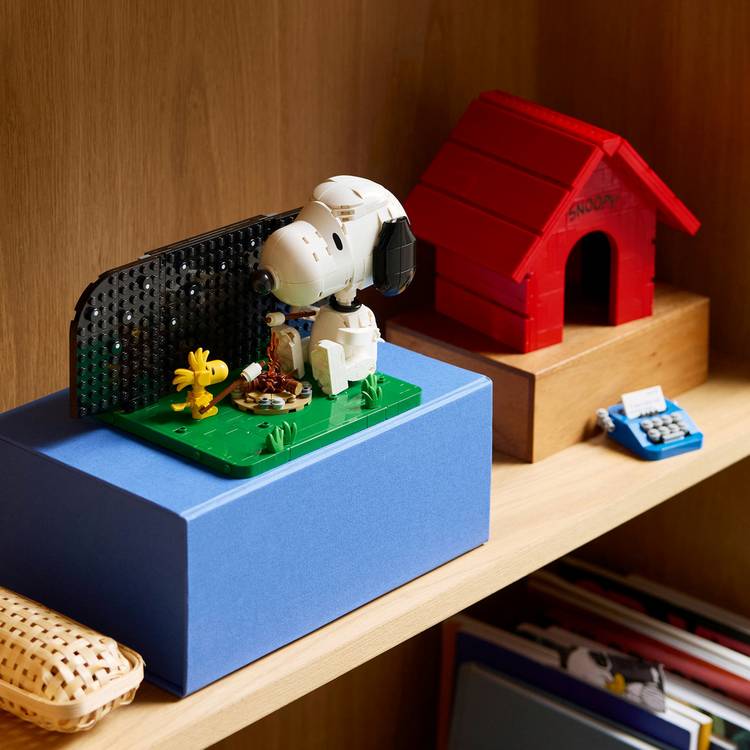 LEGO Ideas Snoopy doghouse building set for adults, UK version