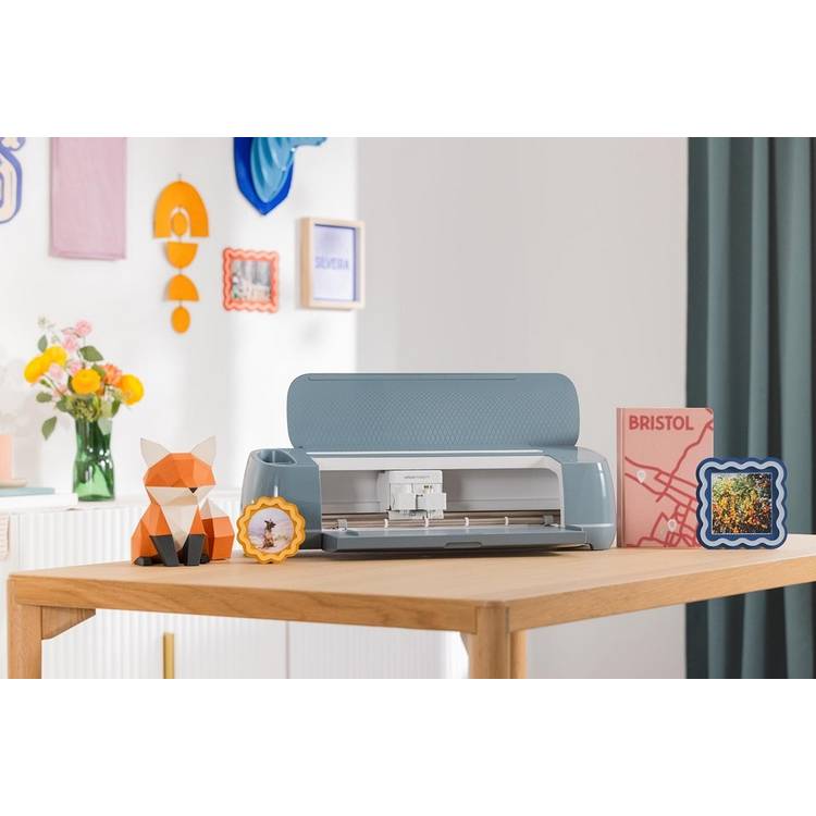 Cricut Maker 4 Ultra 2 crafting bundle - British product