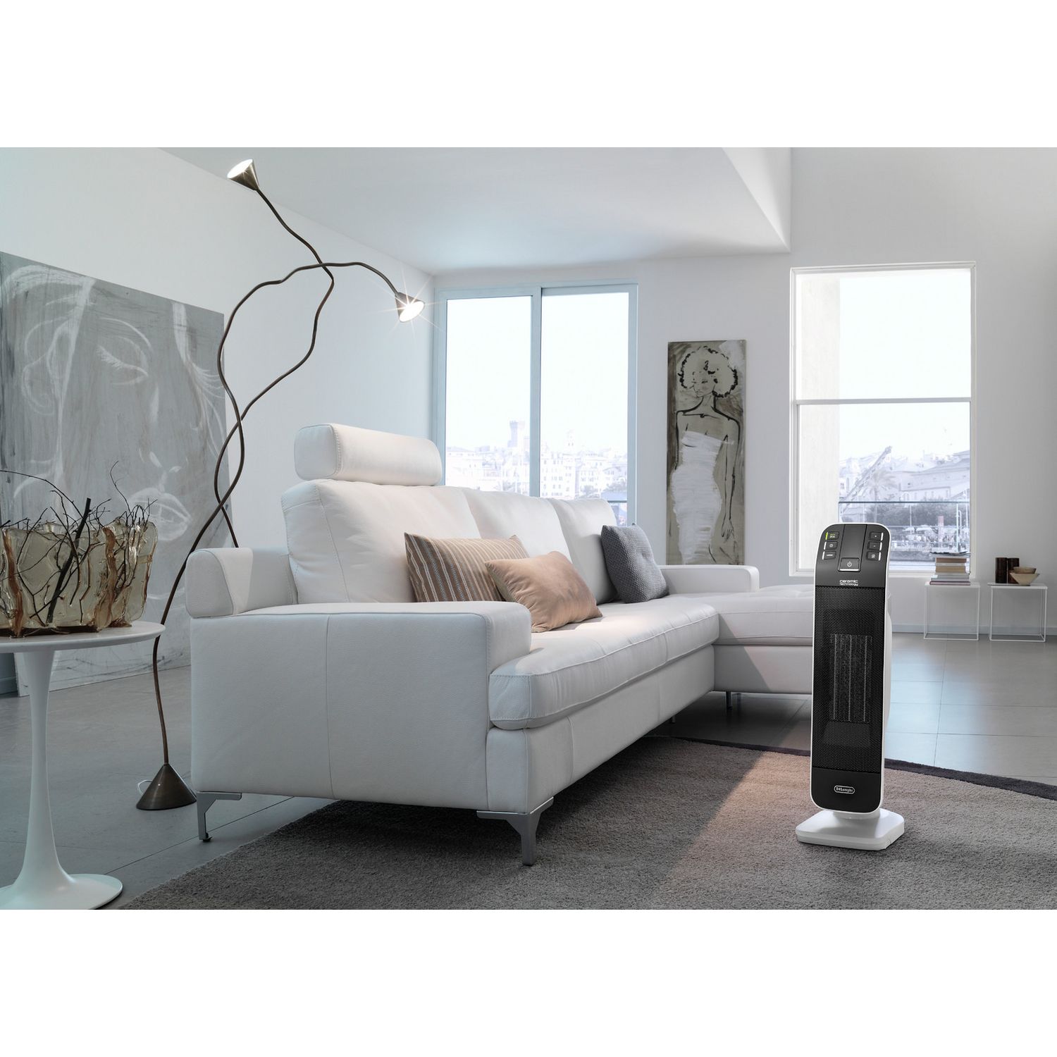De'Longhi oscillating tower ceramic heater 2kW (British brand)