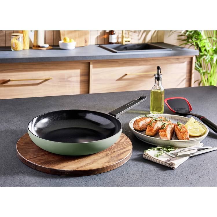 Morphy Richards non-stick aluminium frying pan 28cm green, imported from the UK