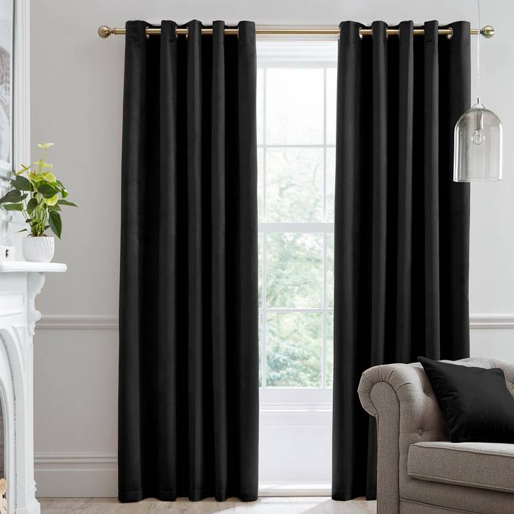 Laurence Llewelyn-Bowen Montrose velvet blackout curtains 117x137cm (British brand)