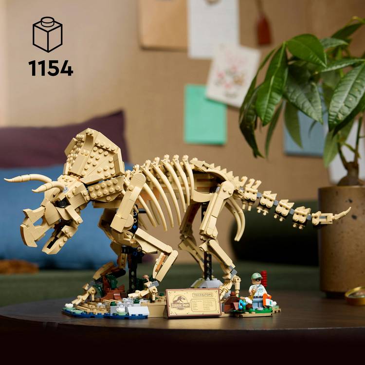 LEGO dinosaur skeleton model Triceratops set 77985 - British product