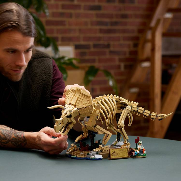 LEGO dinosaur skeleton model Triceratops set 77985 - British product