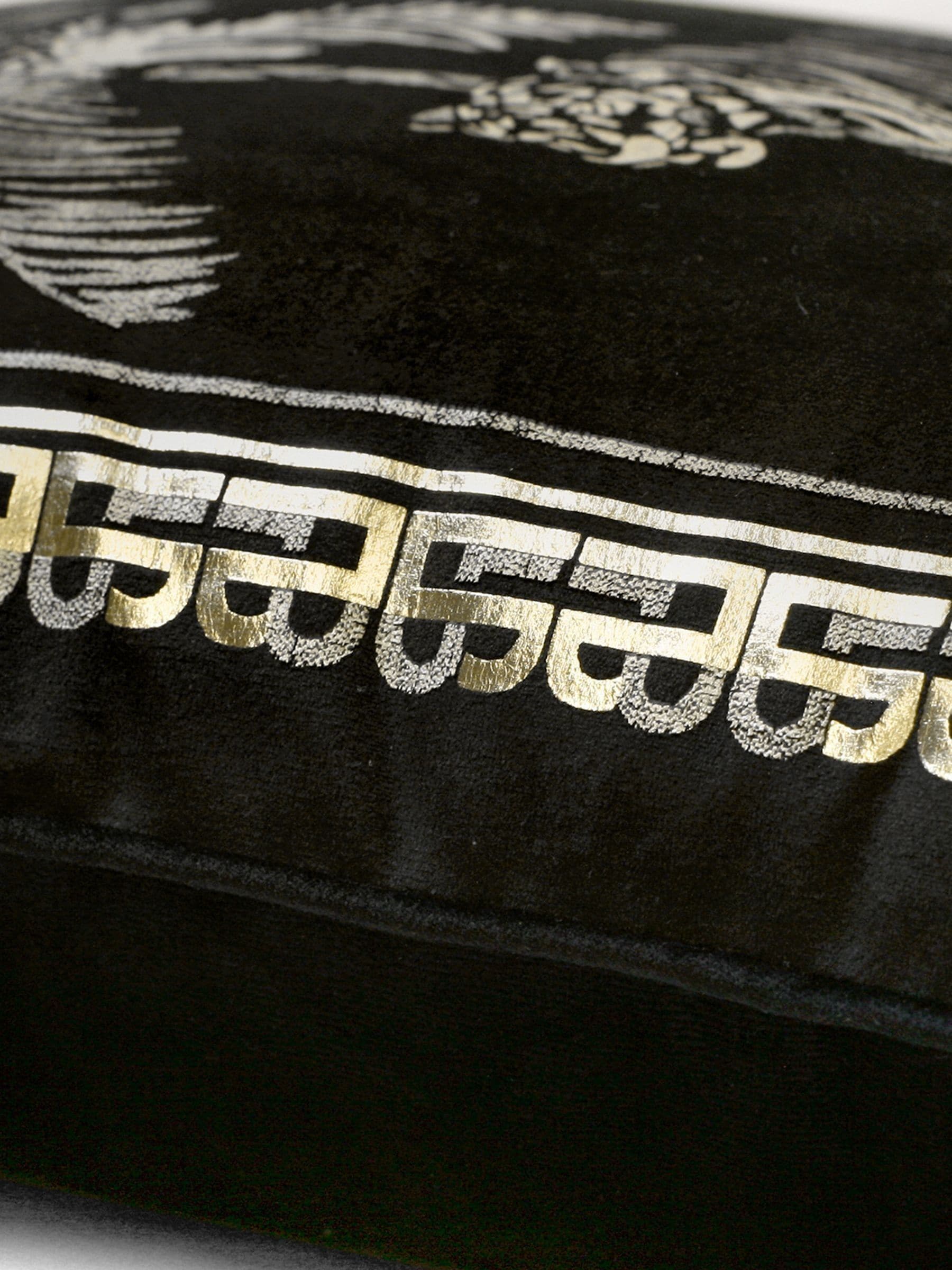 Laurence Llewelyn-Bowen Black Tiger Samt Luxuskissen, UK-Version