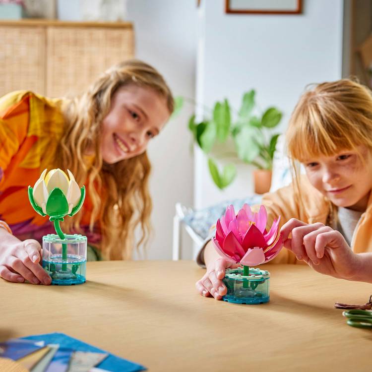 LEGO Botanicals Water Lilies building set 259 pieces - British product