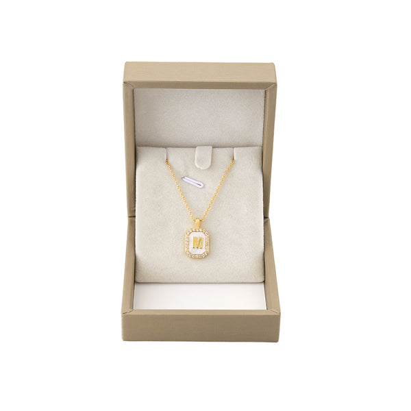 Livingandhome gold M pendant necklace - British product