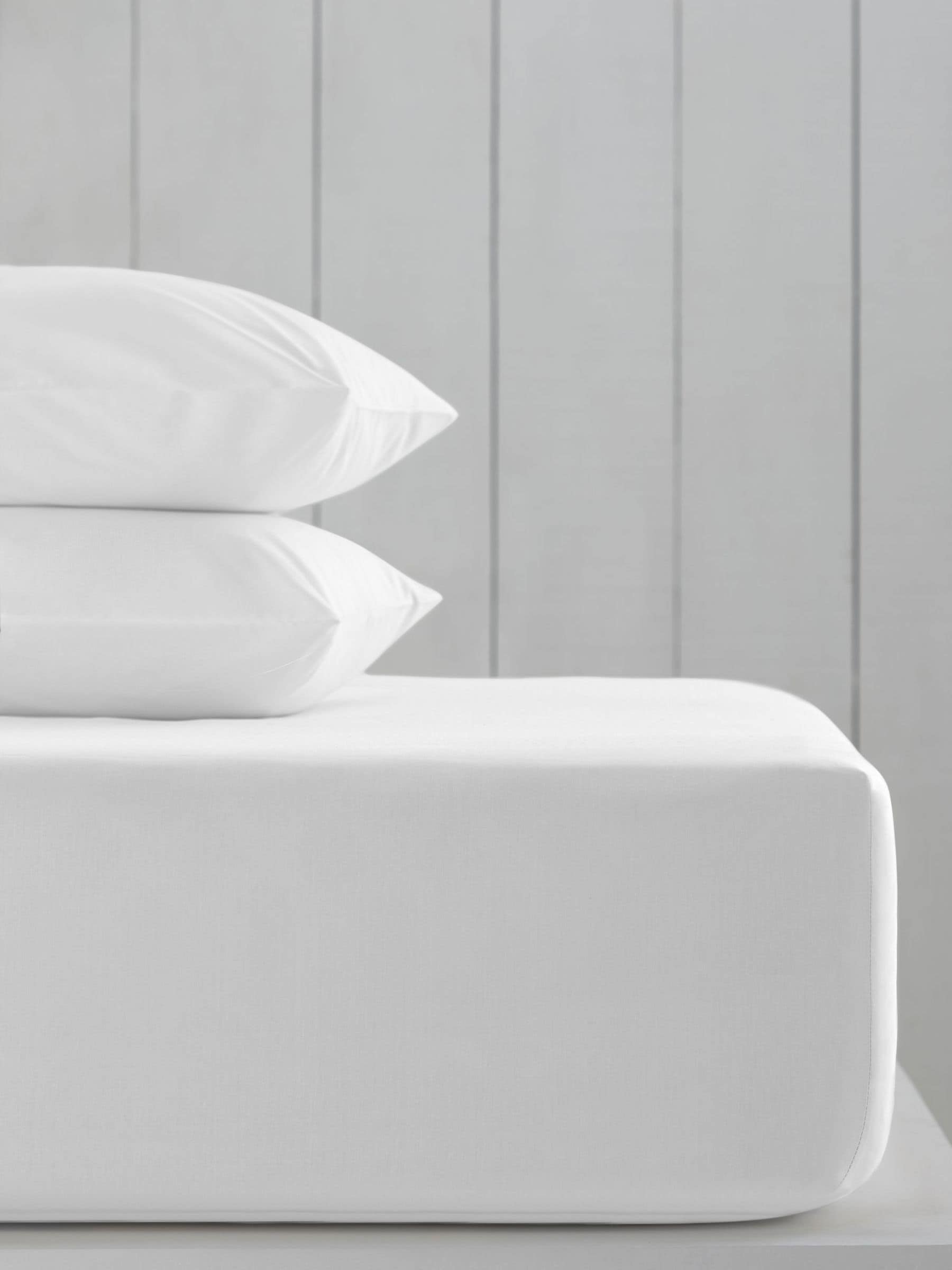 White cotton-rich extra deep fitted bed sheet (British brand)