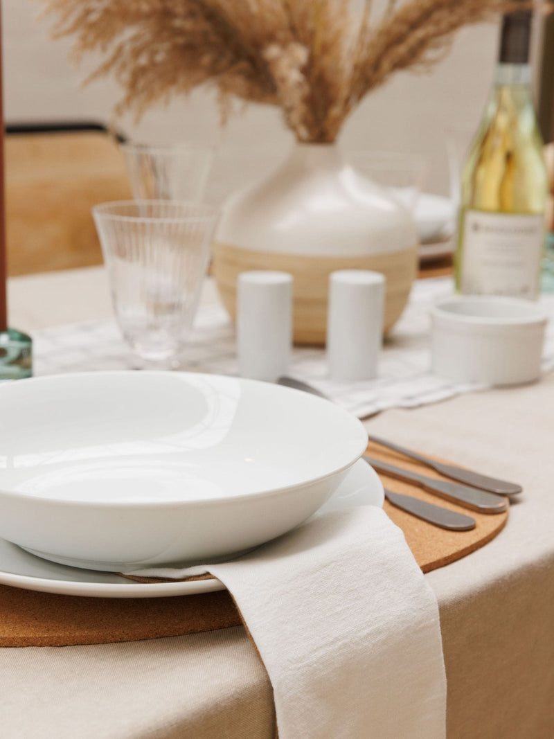 Mikasa set of 4 white porcelain pasta bowls 28cm (British brand)