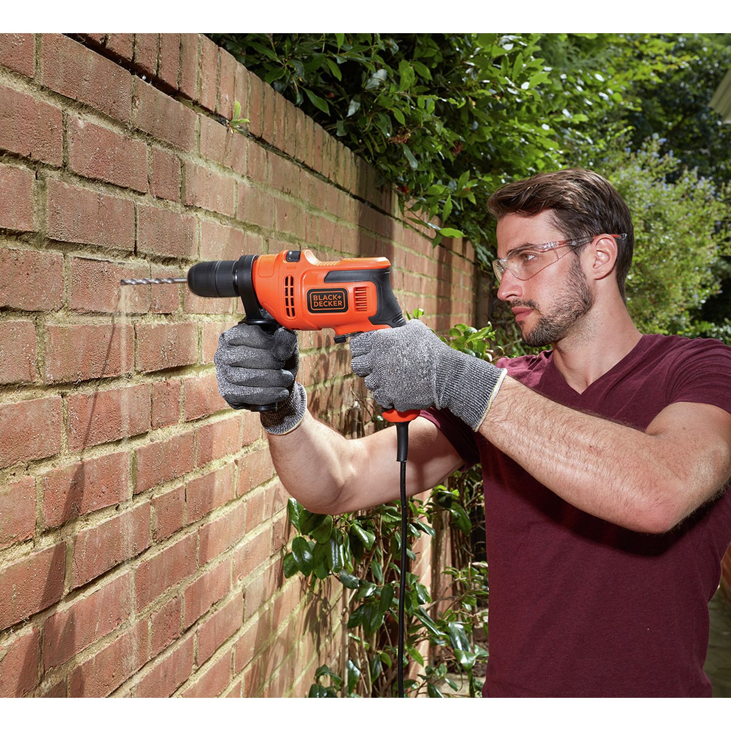 Black+Decker 500W corded hammer drill with side handle, UK version