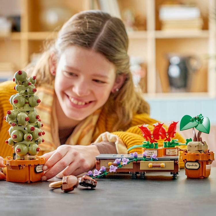 LEGO Harry Potter Herbology plants model kit box, UK version