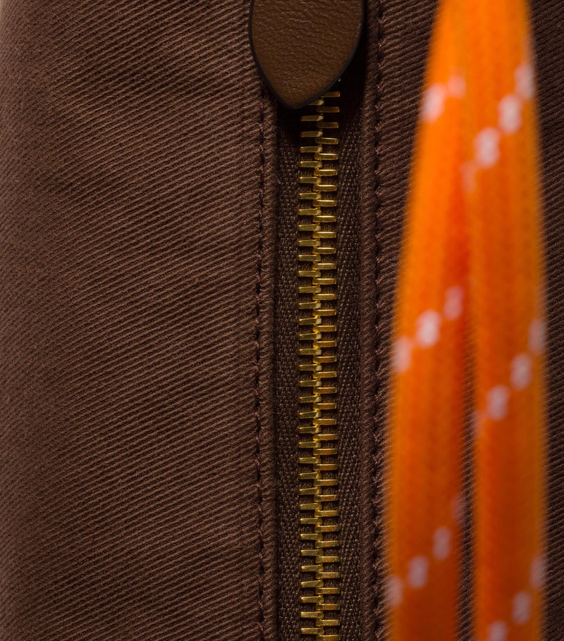 Miu Miu gabardine pouch with detachable strap 14x18.5x10cm, imported from the UK