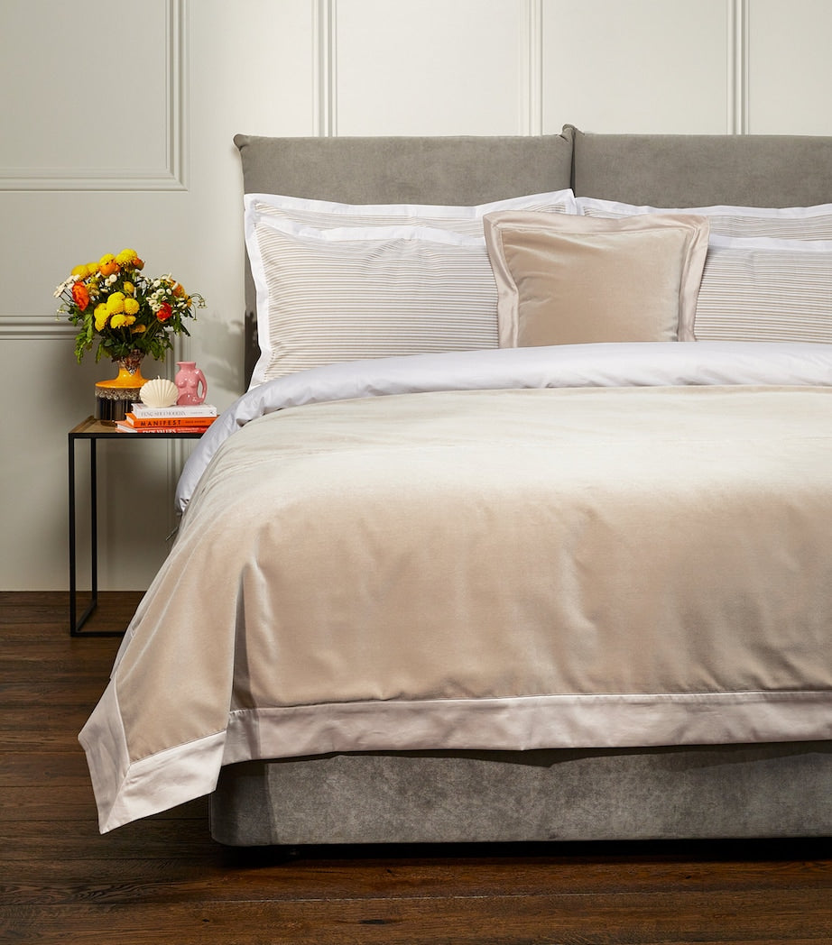 Amalia Cirrus Super King bedspread 250x260, UK version