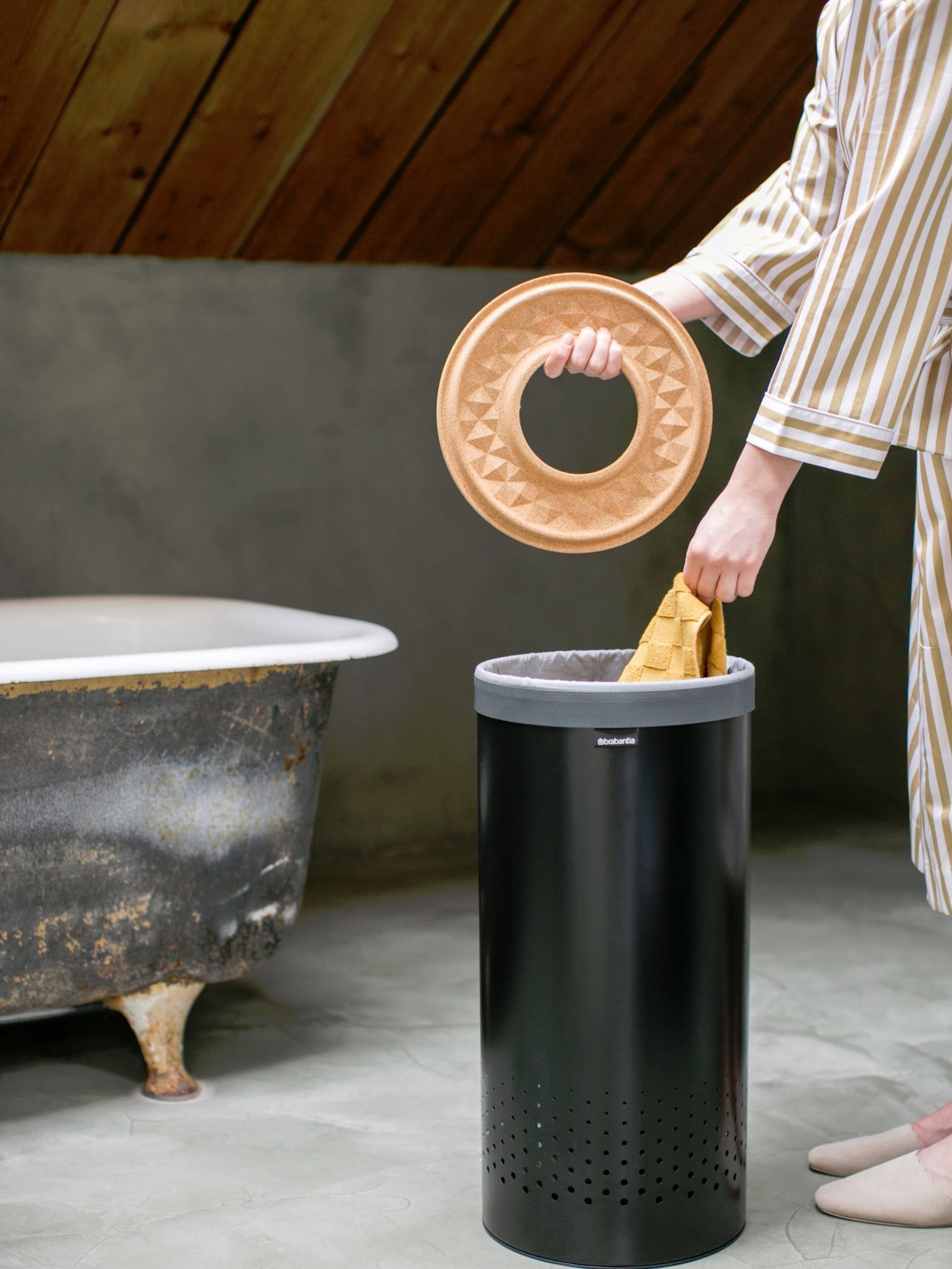 Brabantia vaskekurv Matt Svart Korklokk 35L, UK-versjon