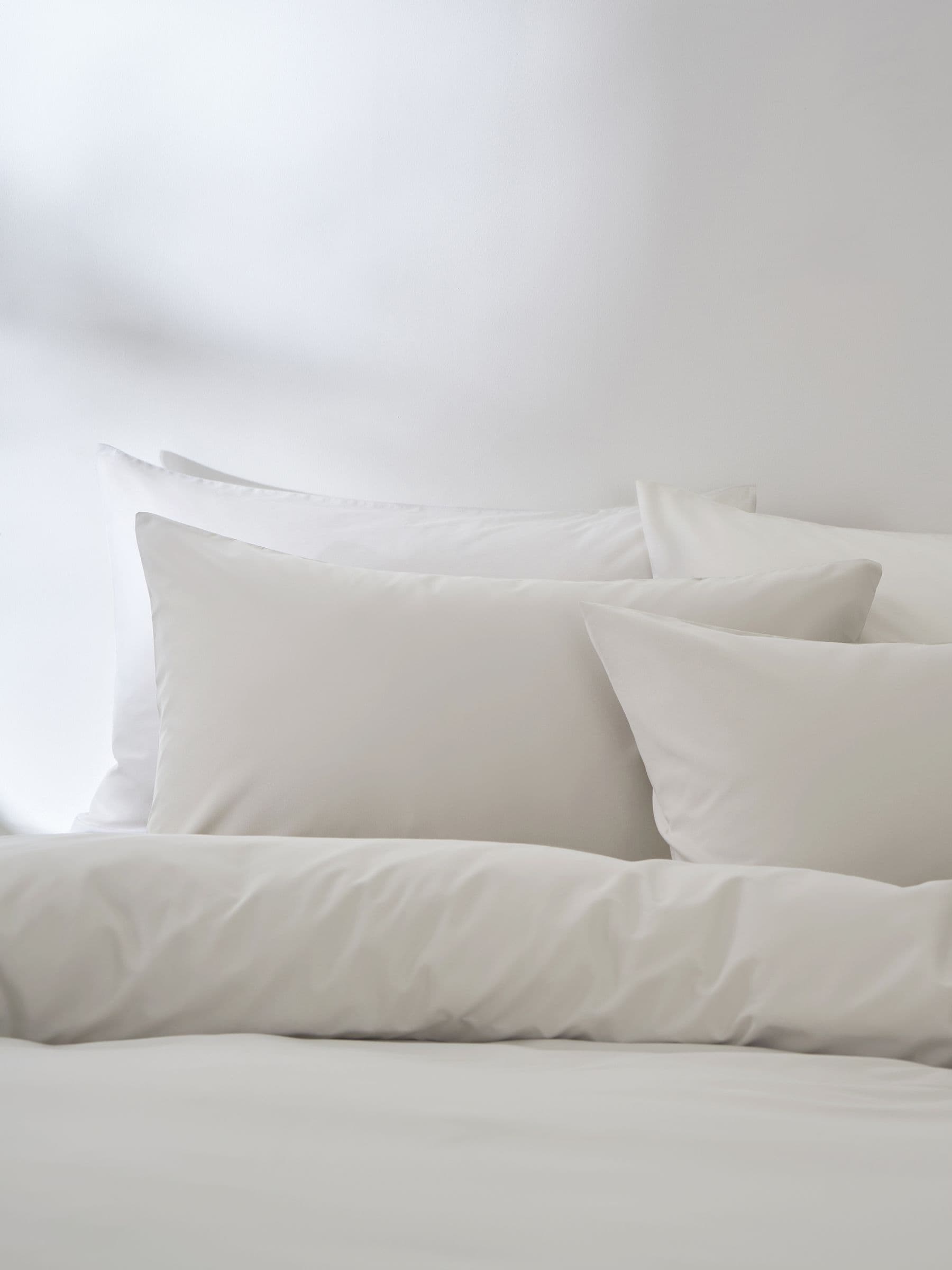 Set of 2 White Non Iron Simply Soft Housewife Pillowcases