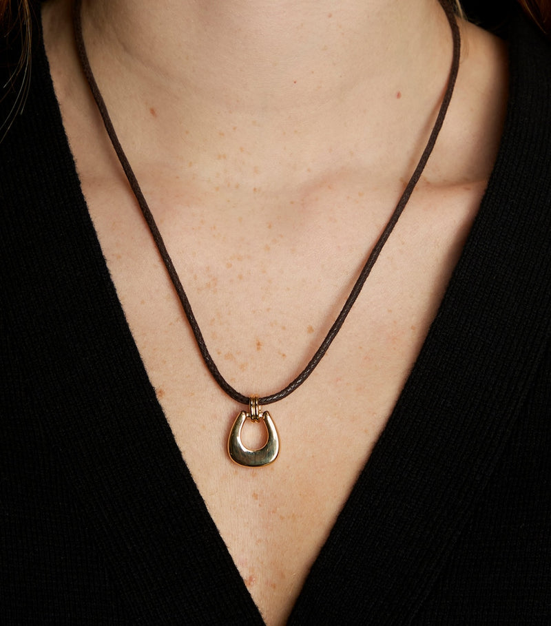 Astrid & Miyu horseshoe pendant necklace 18kt gold (British brand)
