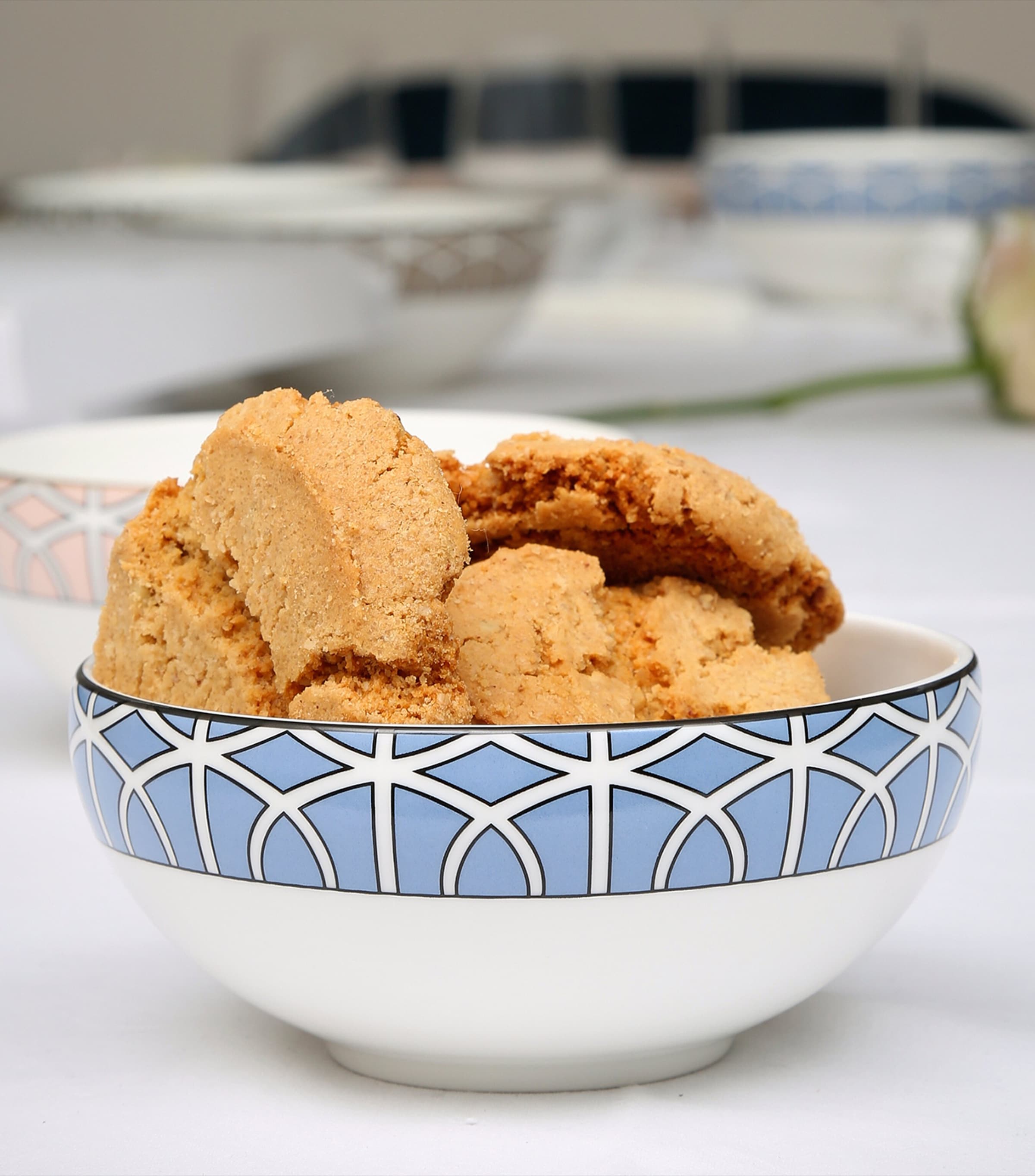 O.W. London Loop breakfast bowl 15cm diameter, imported from the UK