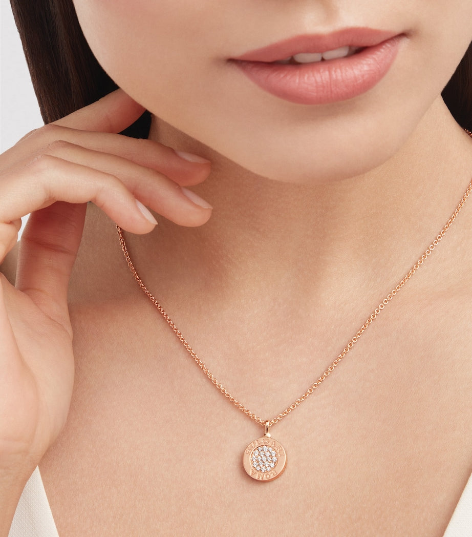 Bvlgari rose gold necklace with onyx and diamond pavé - British product
