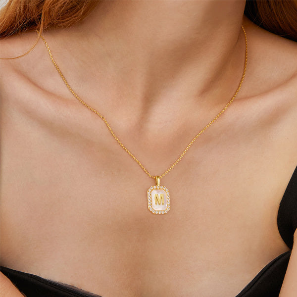Livingandhome gold M pendant necklace - British product
