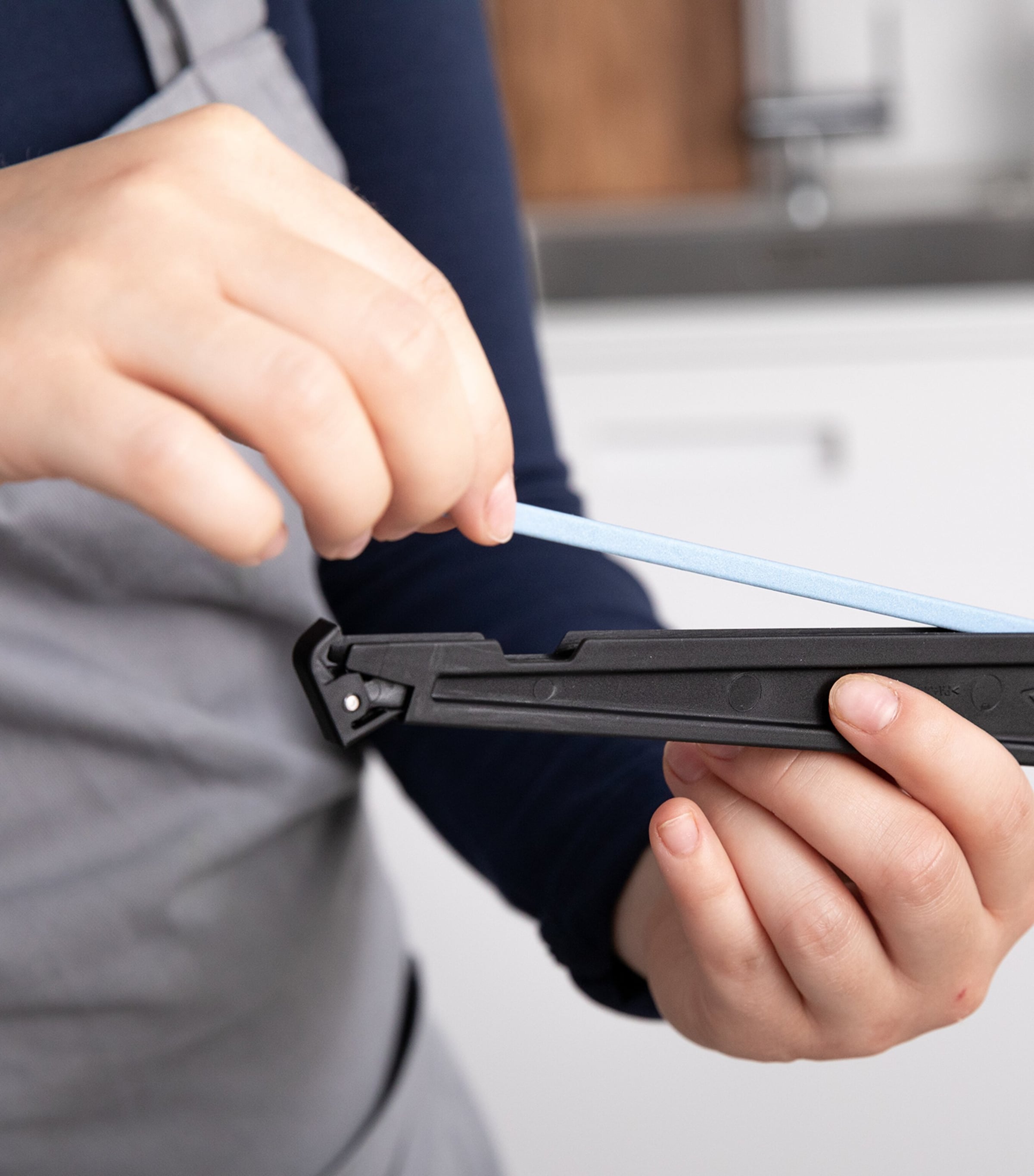 Slim Manual Handheld Knife Sharpener