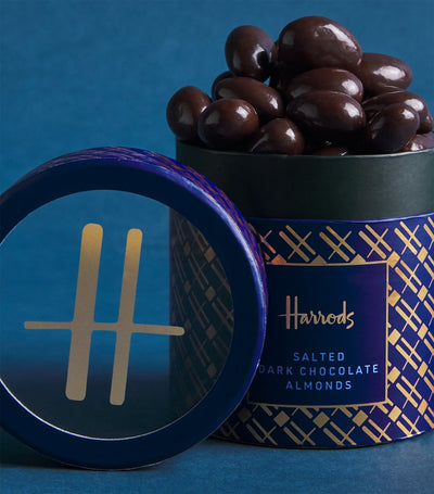 Harrods Harrods Saltet Mørk Sjokolade Mandler 325g - Kjøp online på McGrocer
