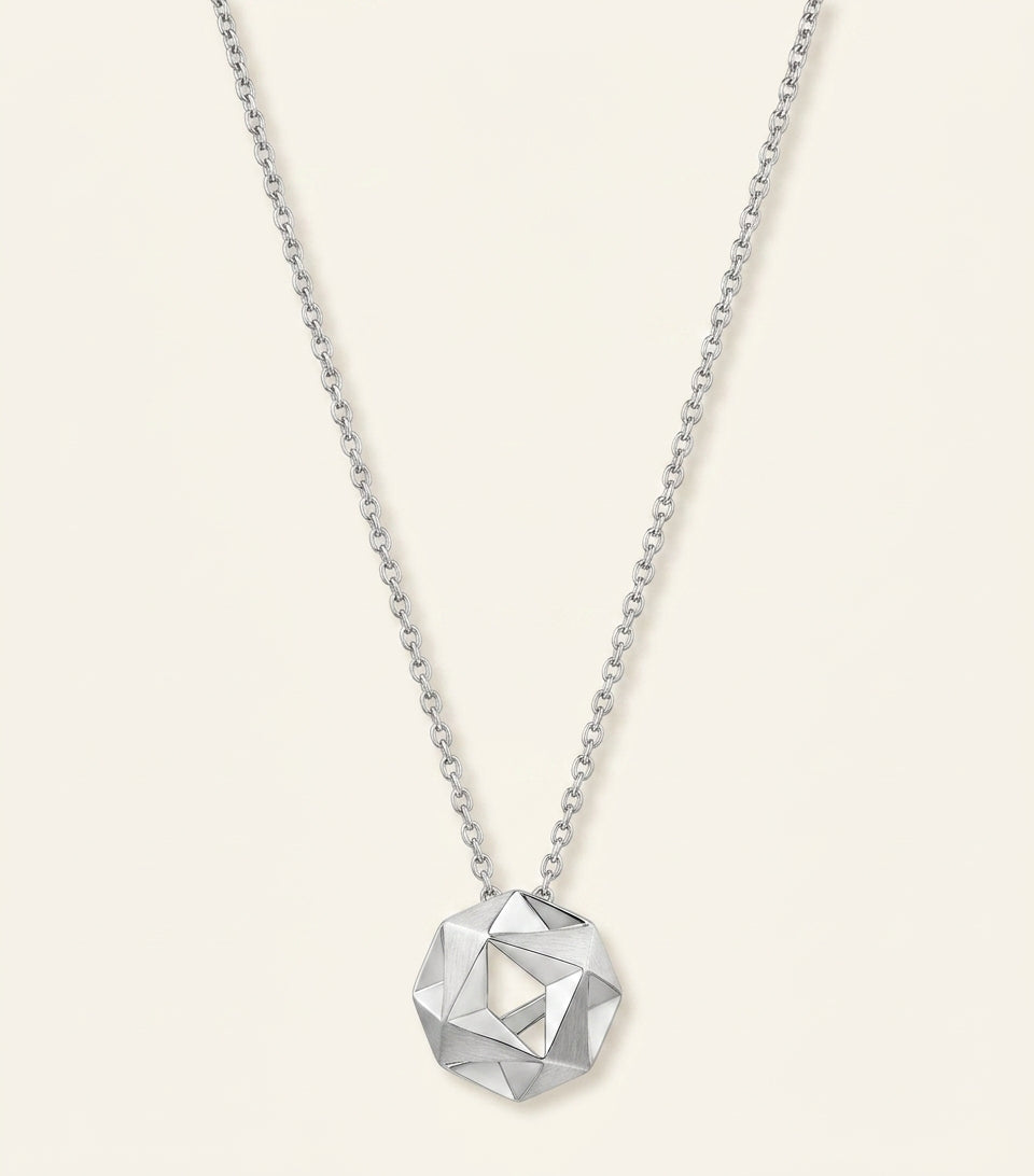 Cartier Panthère de Cartier diamond necklace with emerald and onyx (British brand)