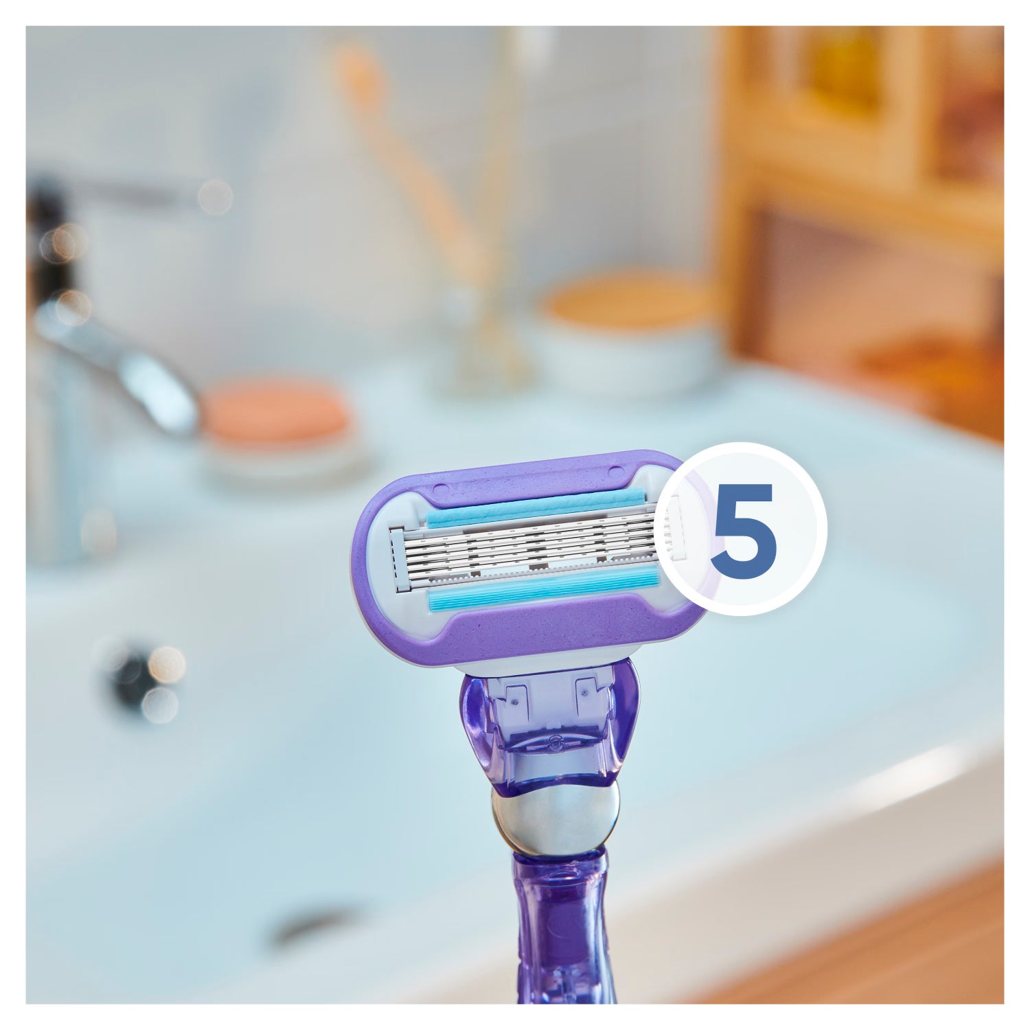 Venus Deluxe Smooth Swirl razor blades refill pack - British product