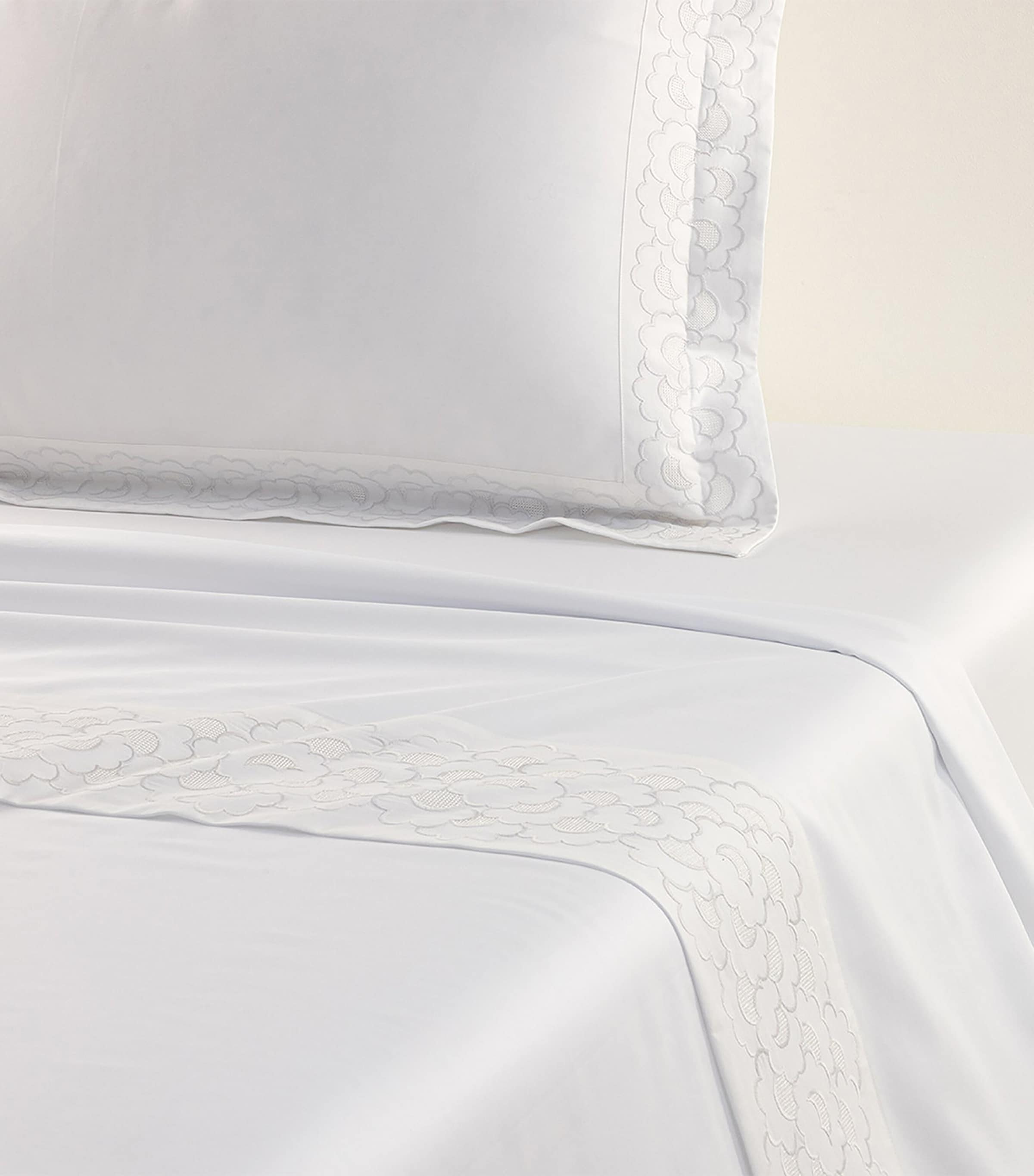 Yves Delorme Festons Super King Flat Sheet 270cm x 295cm (British brand)
