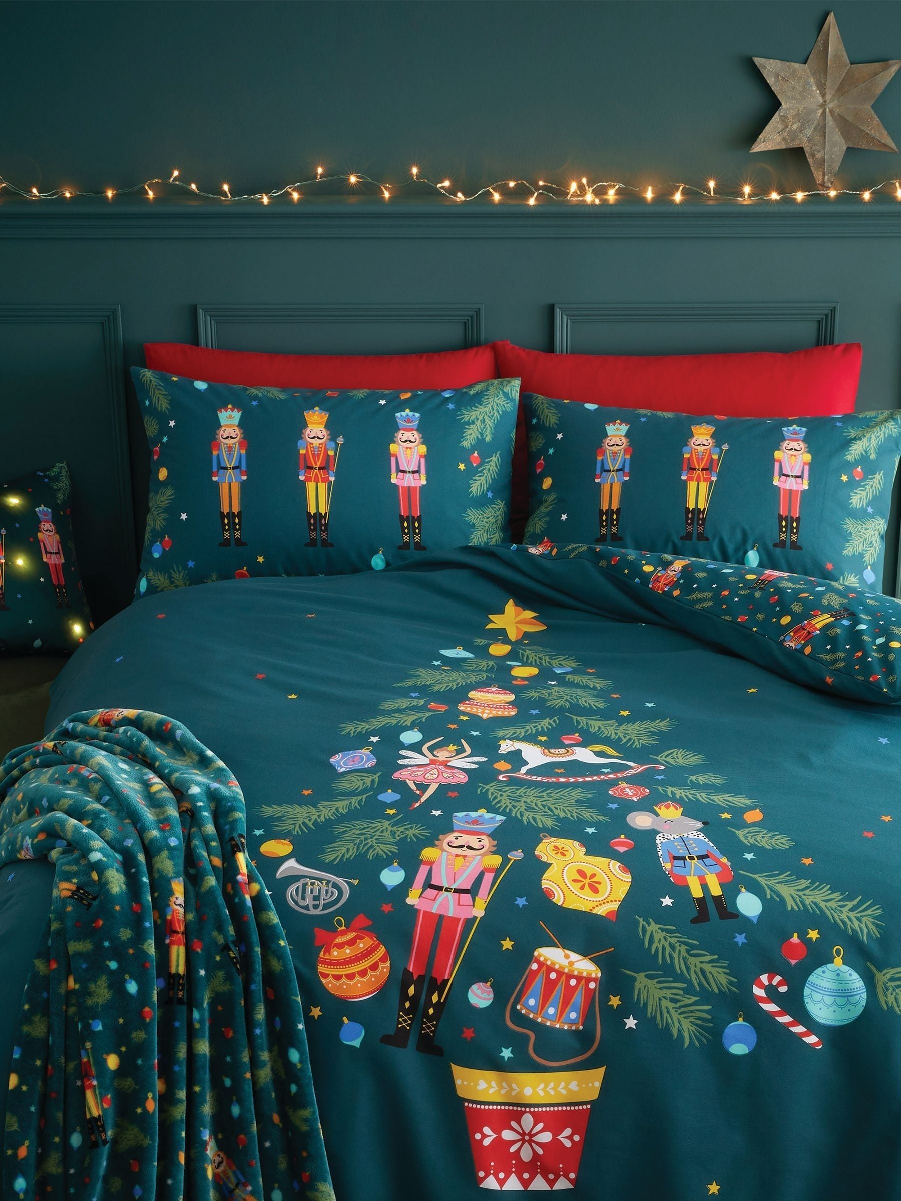 Catherine Lansfield Green Christmas Nutcracker Reversible Duvet Cover Set - British product