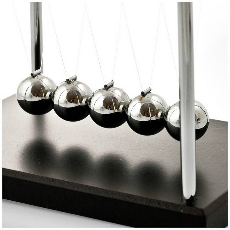 RED5 Newton's Cradle desk toy H18cm, imported from the UK