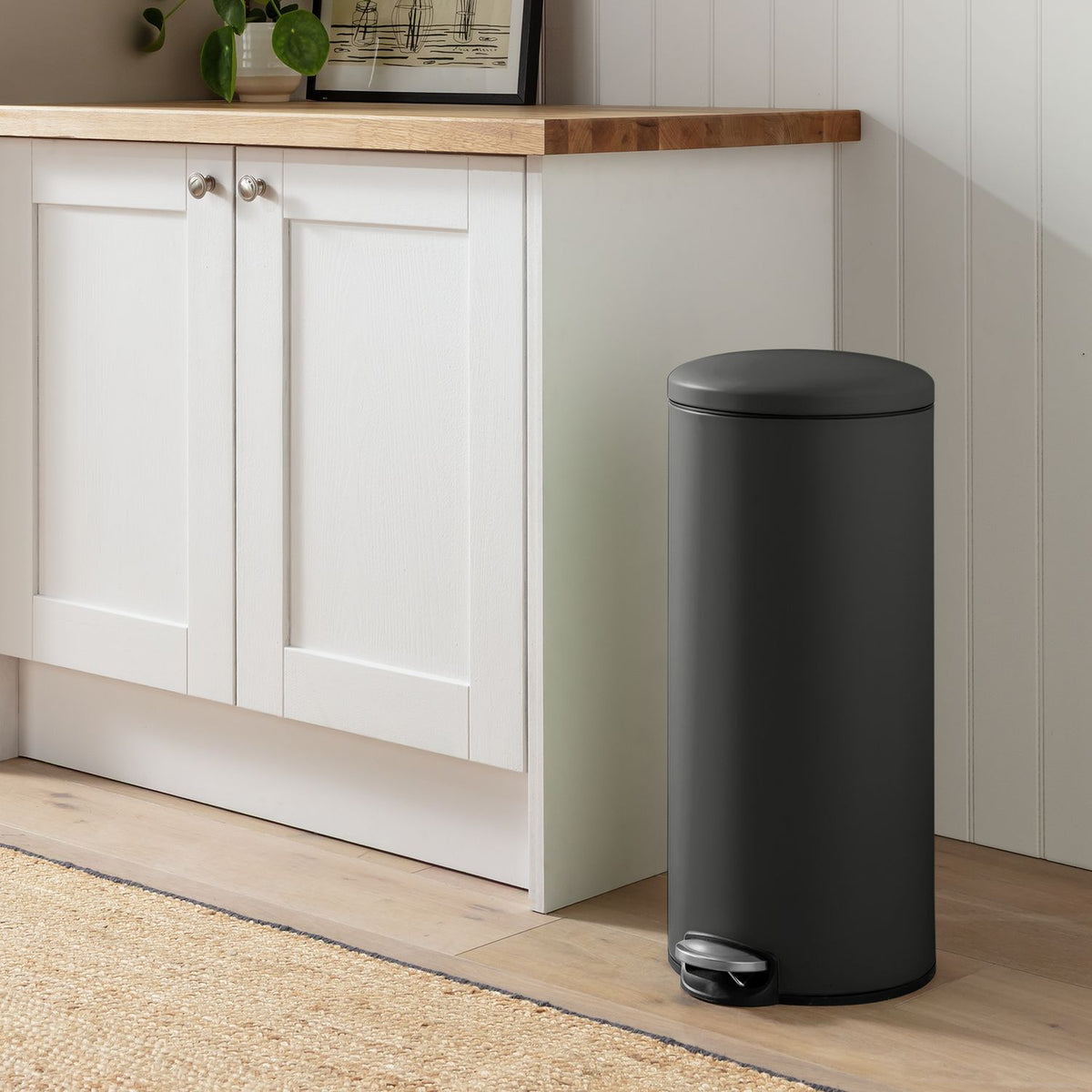 Habitat 30 litre pedal bin black - British product