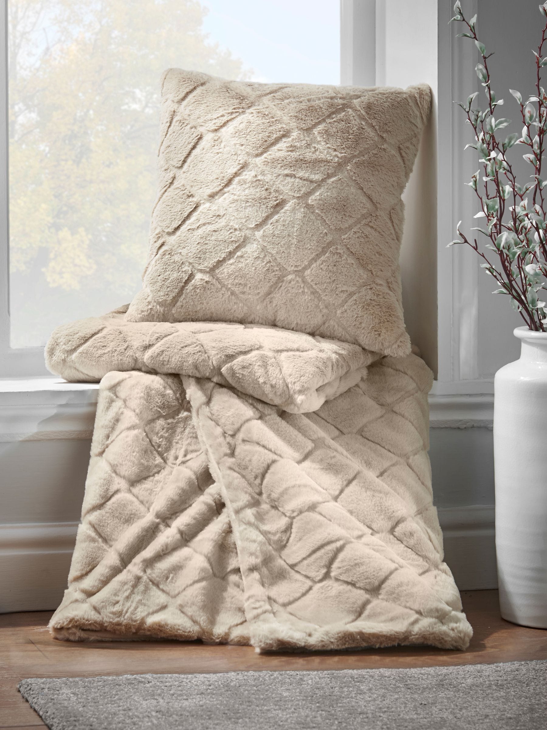 Catherine Lansfield fleece throw diamond 130x170cm (British brand)