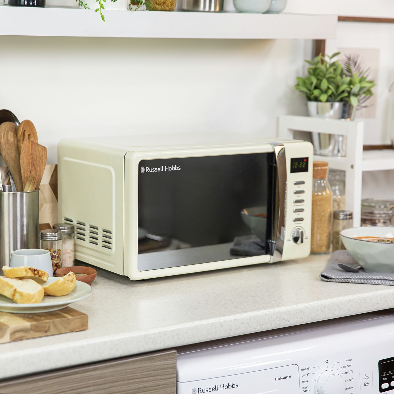 Russell Hobbs cream microwave 17L, imported from the UK