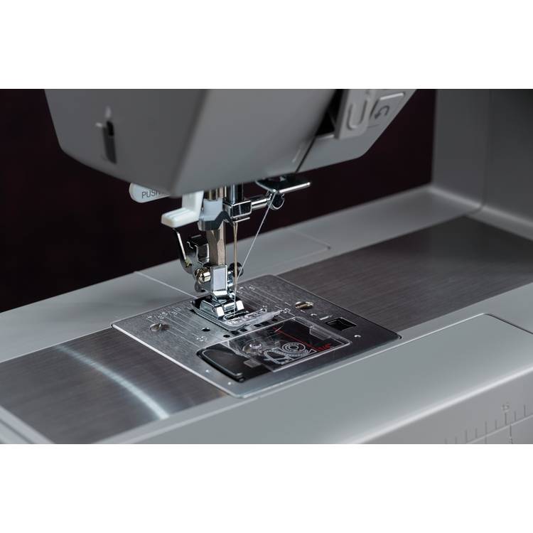 Singer HD6605 heavy duty computerised sewing machine, imported from the UK