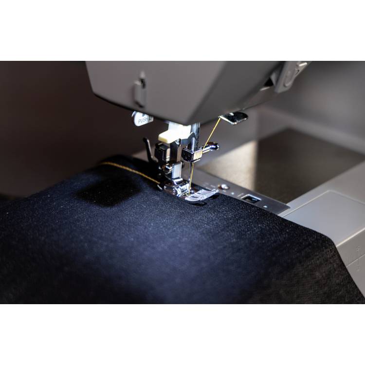 Singer HD6605 heavy duty computerised sewing machine, imported from the UK