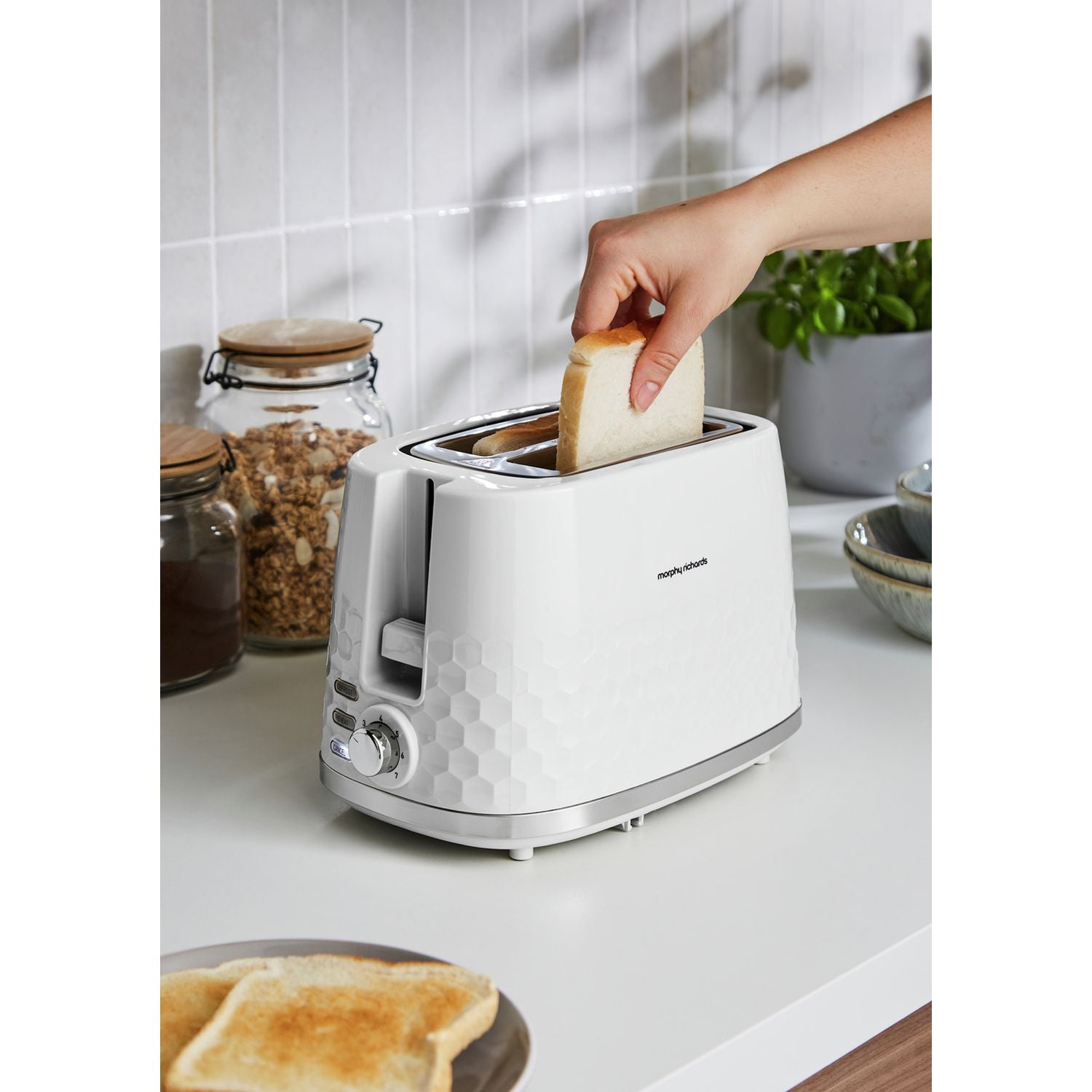 Morphy Richards Hive 2 slice toaster white, imported from the UK