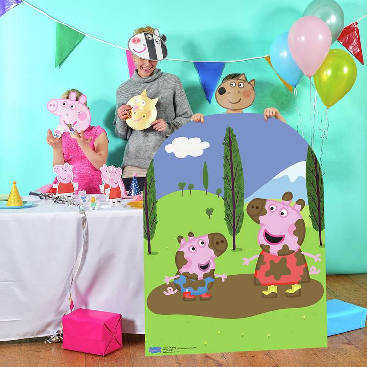 Peppa Pig party decoration set with stand-in and masks, UK version