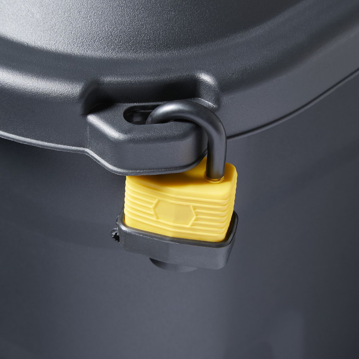 Strata heavy duty storage trunk on wheels 145L (British brand)