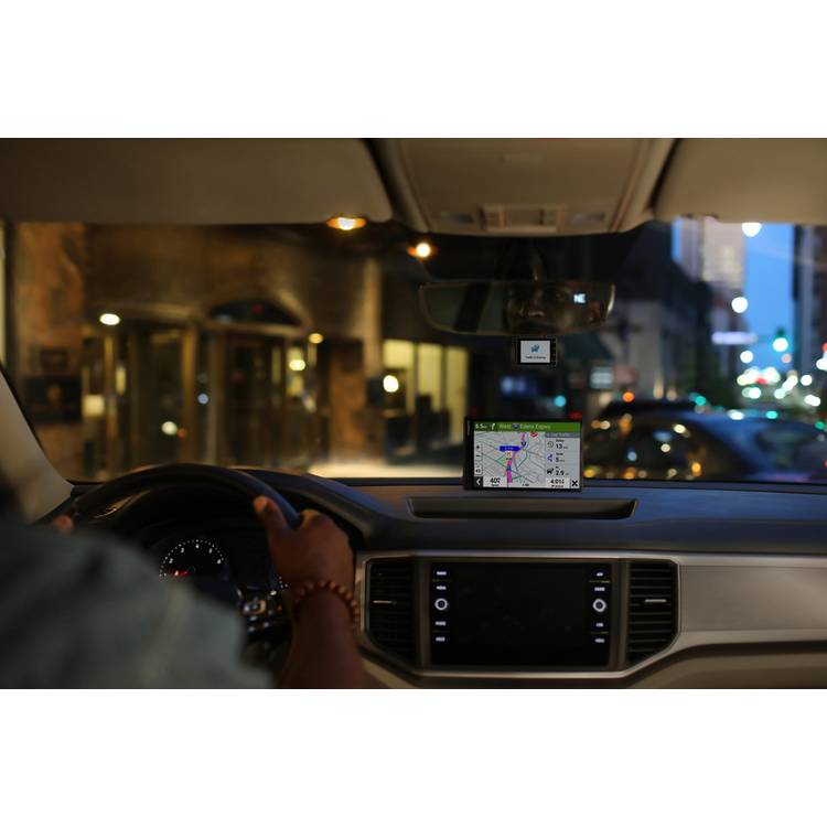 Garmin DriveSmart 76 sat nav 7-inch, imported from the UK