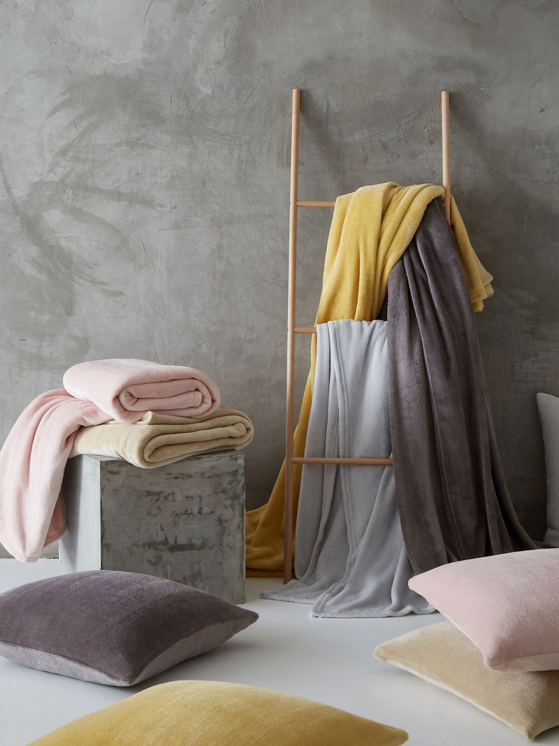 Catherine Lansfield pink raschel velvet extra large throw, imported from the UK