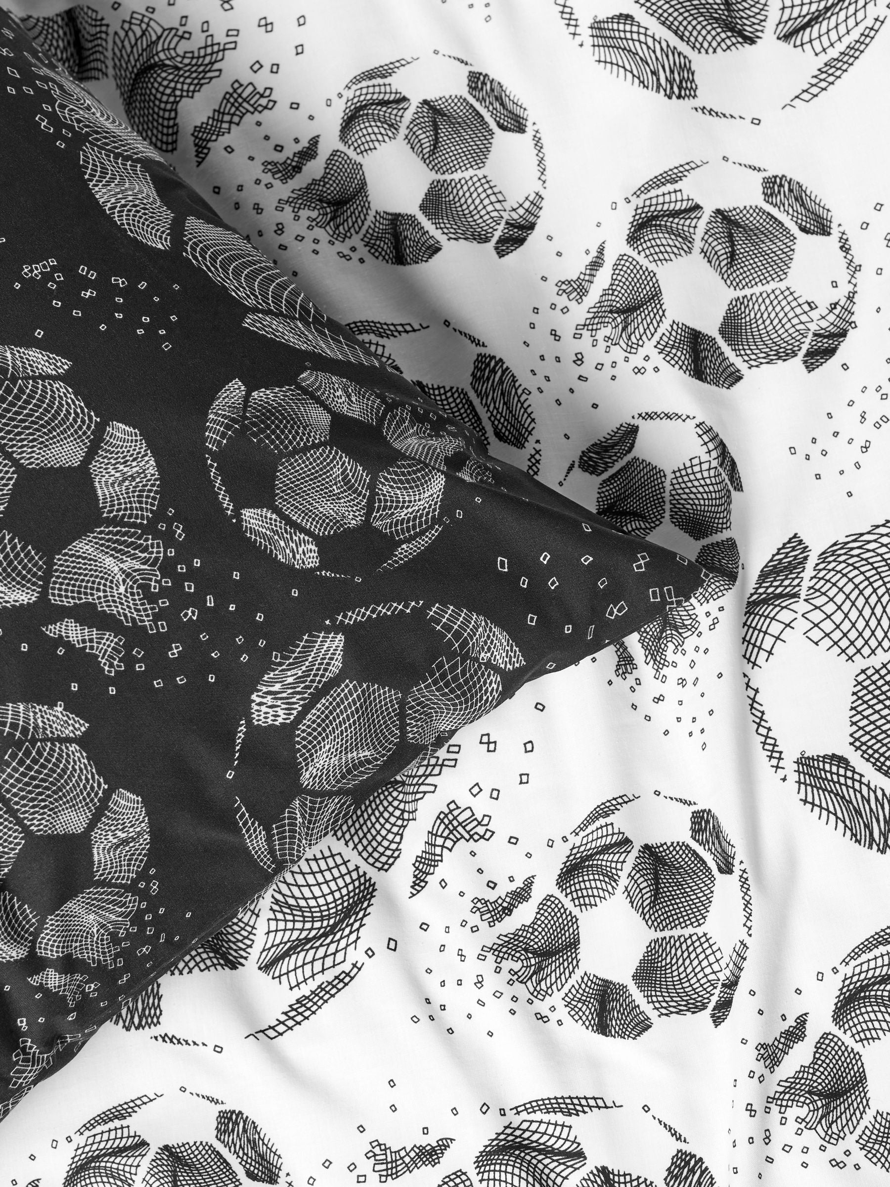 Glow in the dark football duvet cover and pillowcase set, UK version