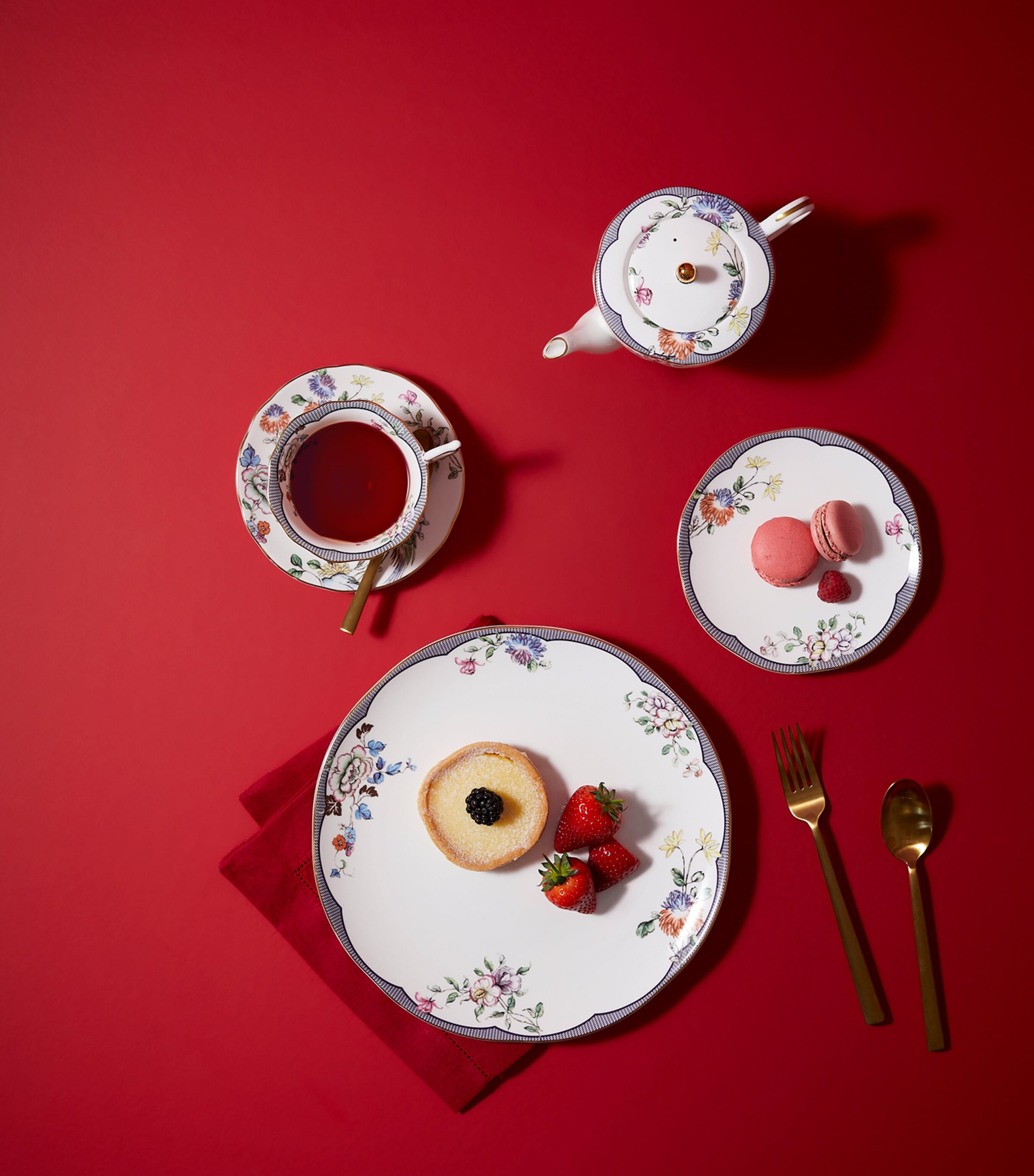 Wedgwood Fortune Plate 27.5cm (British brand)