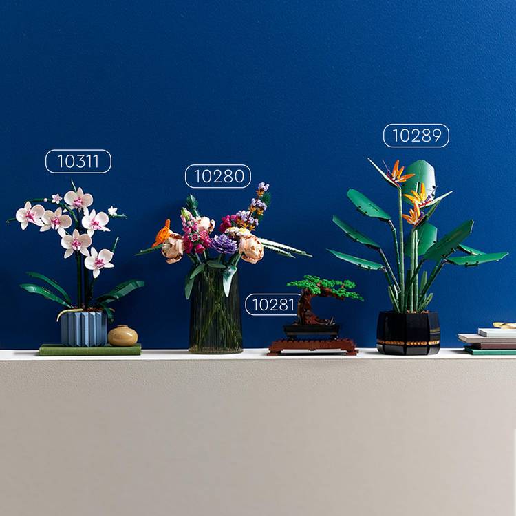 LEGO Icons Orchid set 608 pieces, imported from the UK