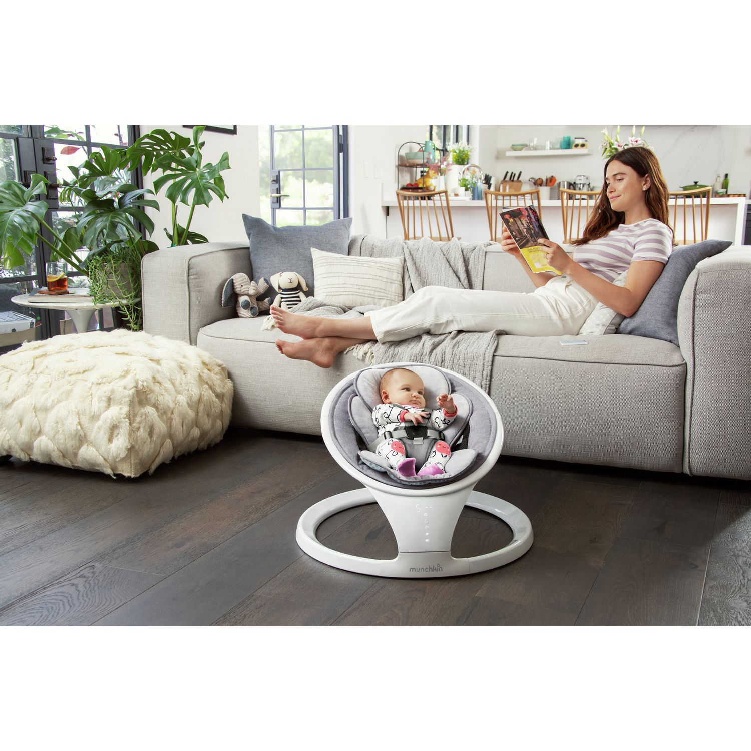 Munchkin Bluetooth baby swing for infants, UK version