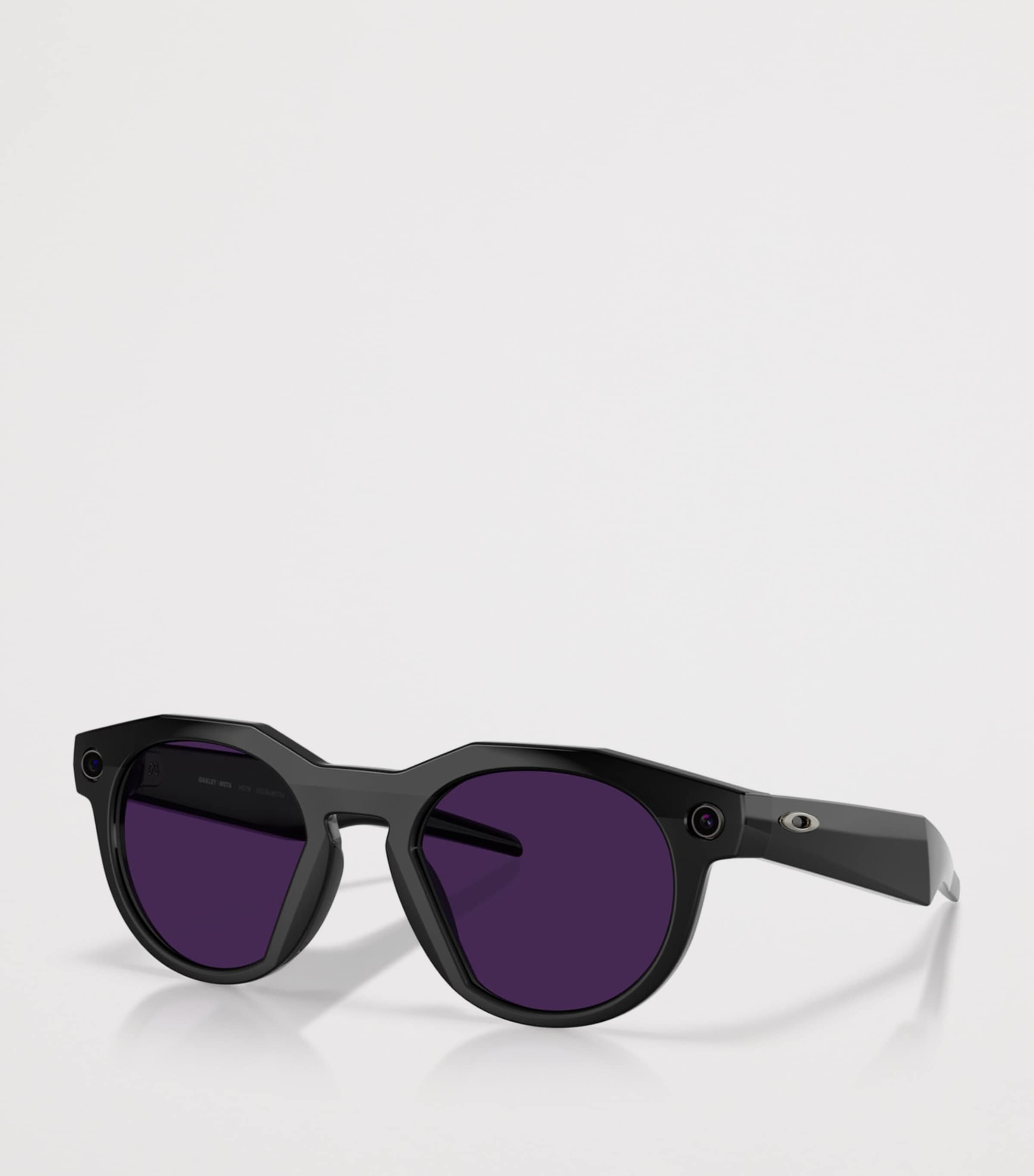 Oakley Meta AI HSTN smart sunglasses with Transitions lenses (British brand)